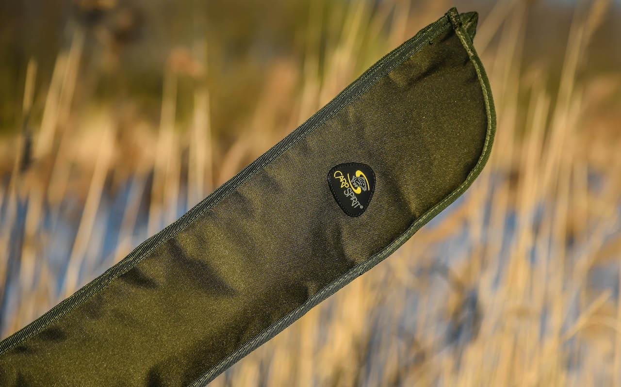 Cum sa iti transporti in siguranta lansetele si mulinetele? Husa individuala Carp Spirit Soft Sleeve.